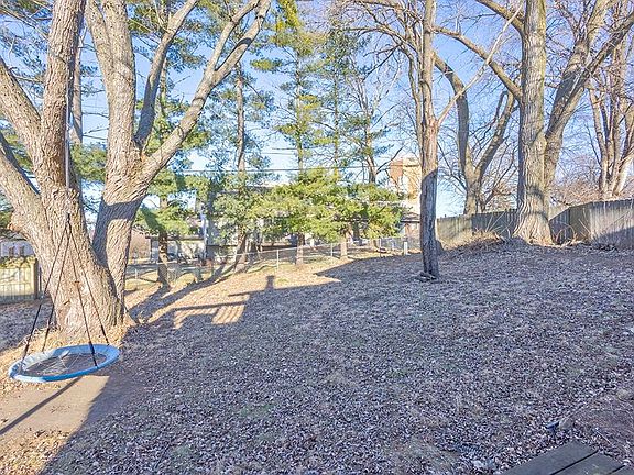 5th image of 3224 Nadine Ave