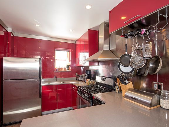 4th image of 2622 Catharine St