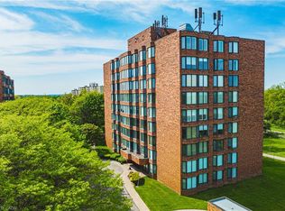 180 Limeridge Rd W #103, Hamilton, ON L9C 7H7