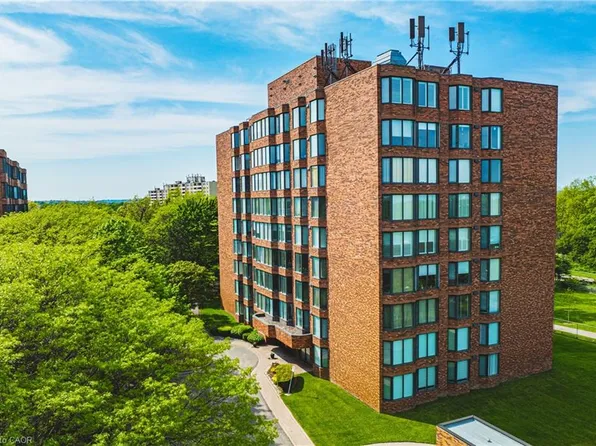 180 Limeridge Rd W #103, Hamilton, ON L9C 7H7