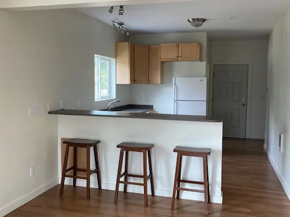1312 13th St APT A, Hood River, OR 97031