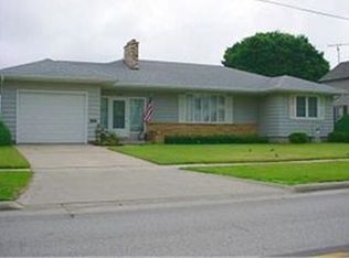 526 E 1st St, Sumner, IA 50674