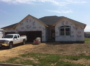 1712 18th Ave, De Witt, IA 52742
