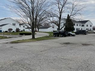 17 Potomac Ln, Elyria, OH 44035