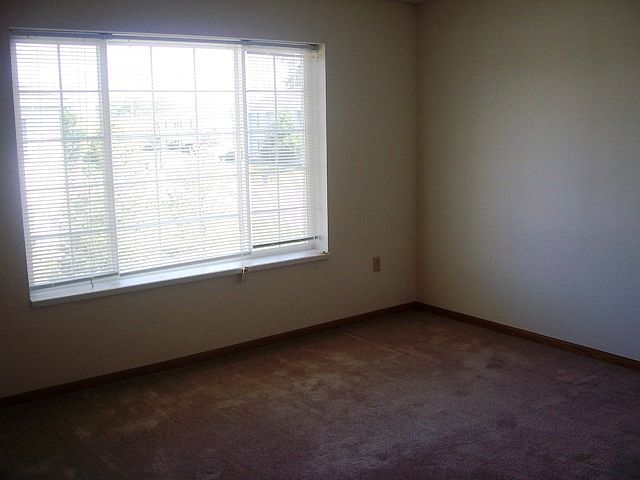 906FoxCreek living room 2007_02132017