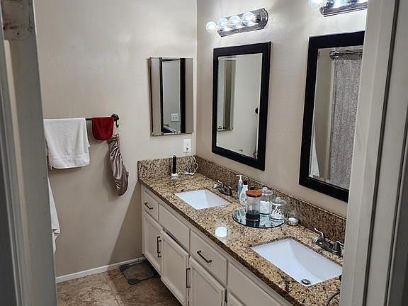 3rd image of 39599 Del Val Dr