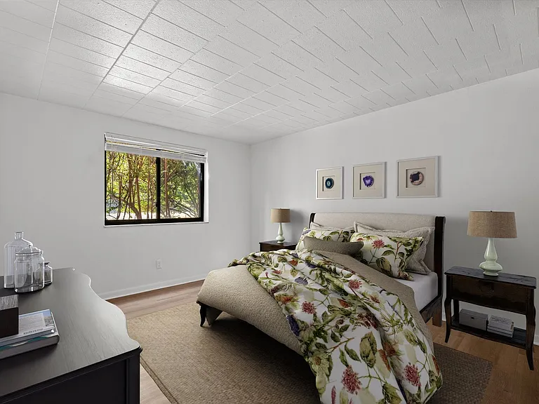 Edgewood Court Apartments — Photo 19