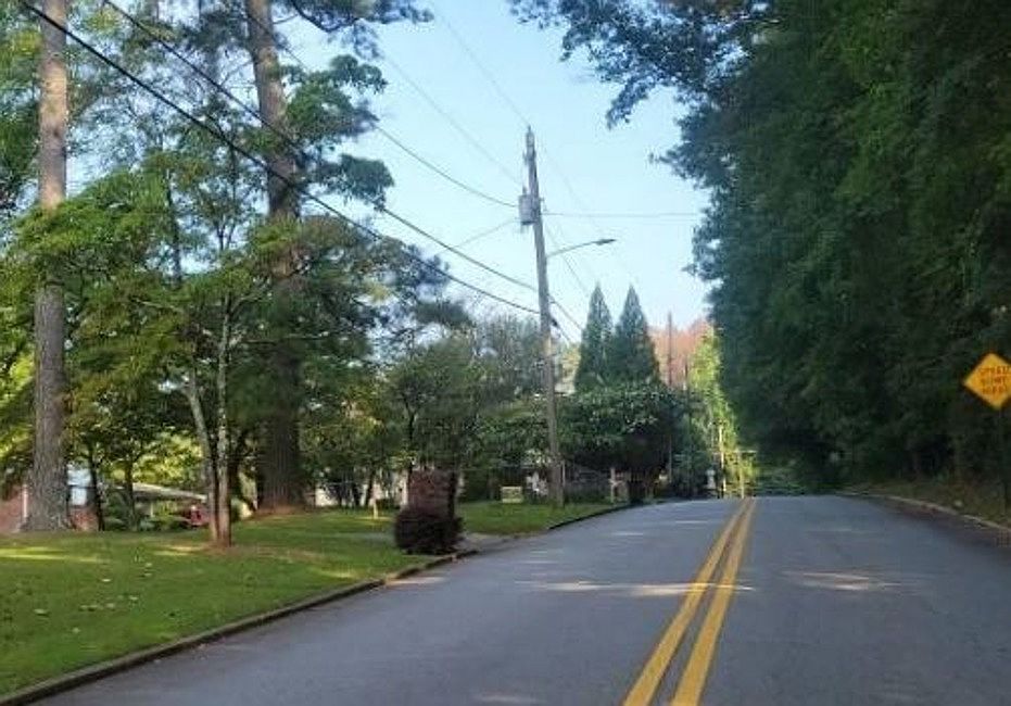 Exterior Neighborhood (street photo)