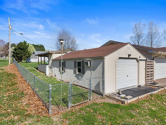 3rd image of 355 Cate Byrd Rd