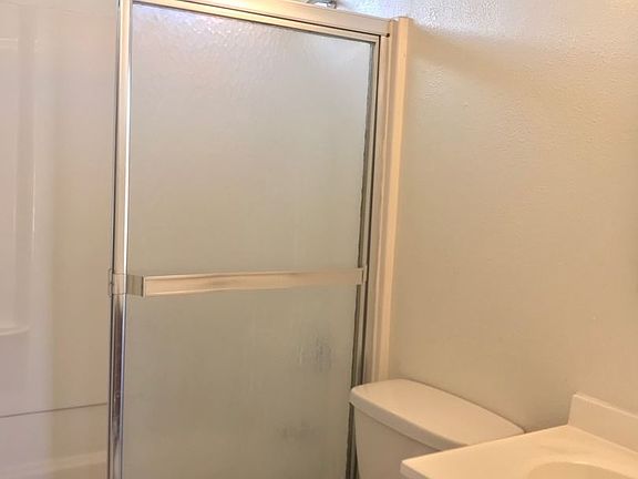 4th image of 1016 W 109th Pl APT 4