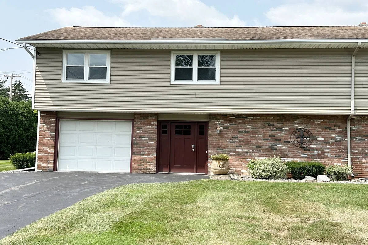 2 bed, 2.0 bath, 1200 sqft, $2,000 — Photo 1