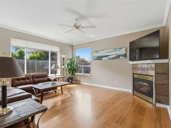 1101 Berkeley Pl, Saanich, BC V8X 2G2