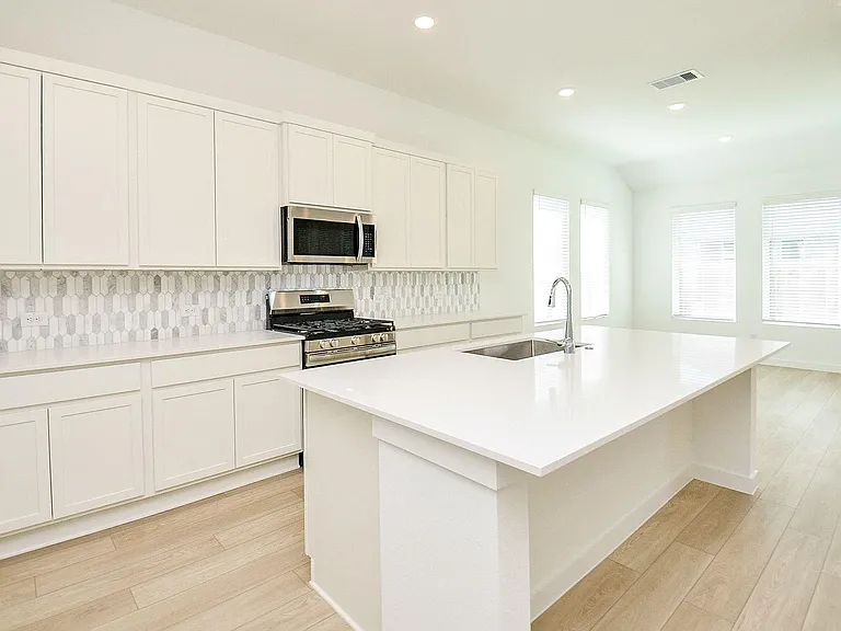 2708 Pine Bluff Dr — Photo 20