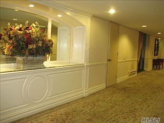 4th image of 100 Hilton Ave