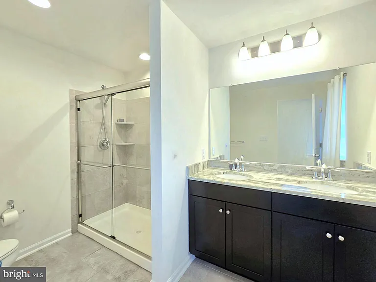 1045 Chapman Cir — Photo 9