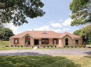 2067 Kehrs Mill Rd, Chesterfield, MO 63005