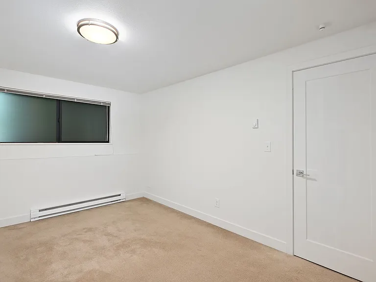 Westwind Apartments — Photo 13
