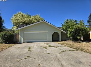 1326 E 2nd Ct, Sutherlin, OR 97479