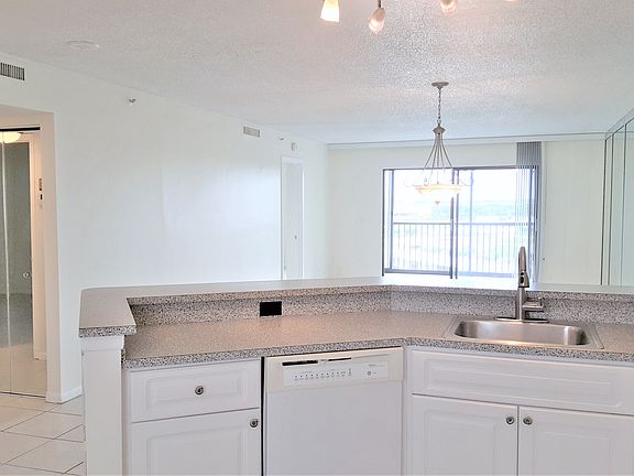 5th image of 2217 Cypress Island Dr APT 905
