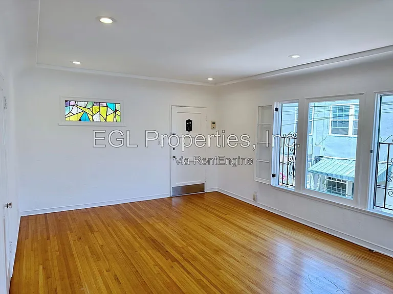 1016 1/2 S Crescent Heights Blvd — Photo 6