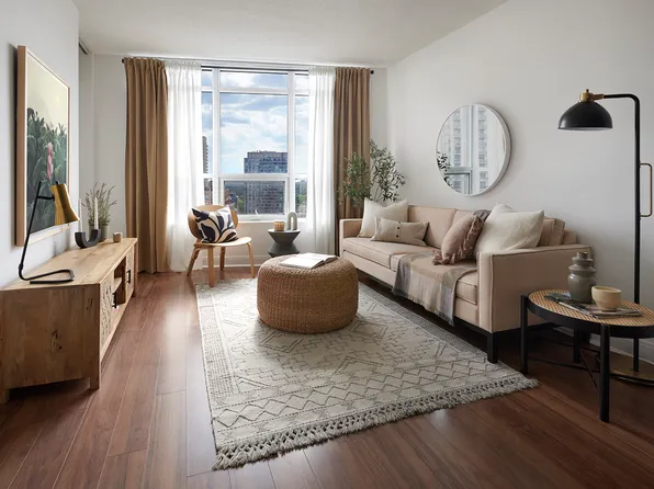105 Harrison Garden Blvd #2116, Toronto, ON M2N 0C3