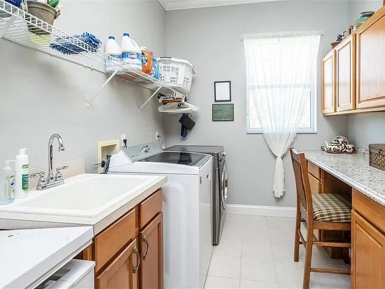 4541 NW 76th Ct — Photo 24