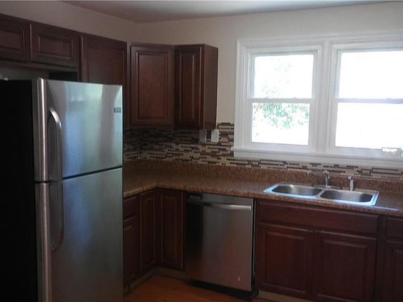 5th image of 113 Dahlgren Ave