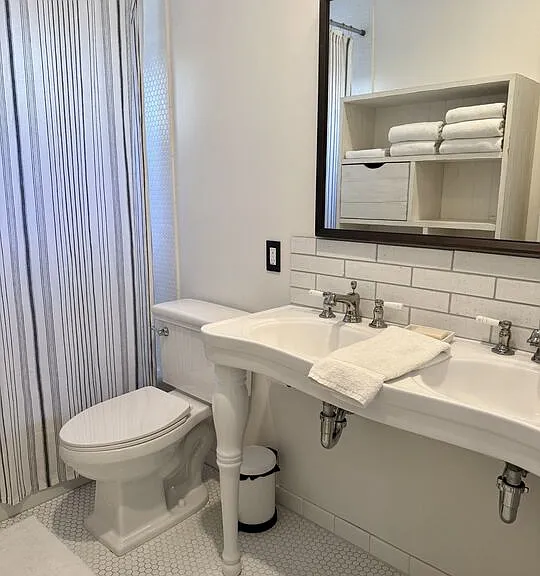 220 France Cir — Photo 21