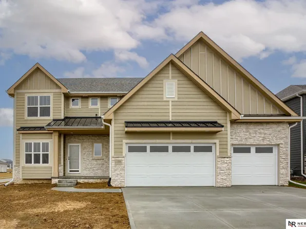 17160 Sophia St, Bennington, NE 68007