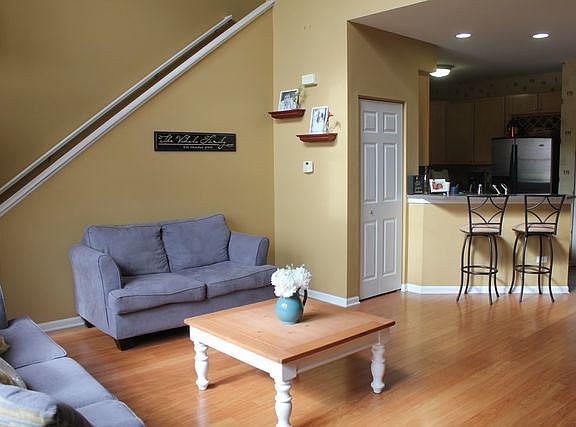 3rd image of 402 S Litchfield Dr
