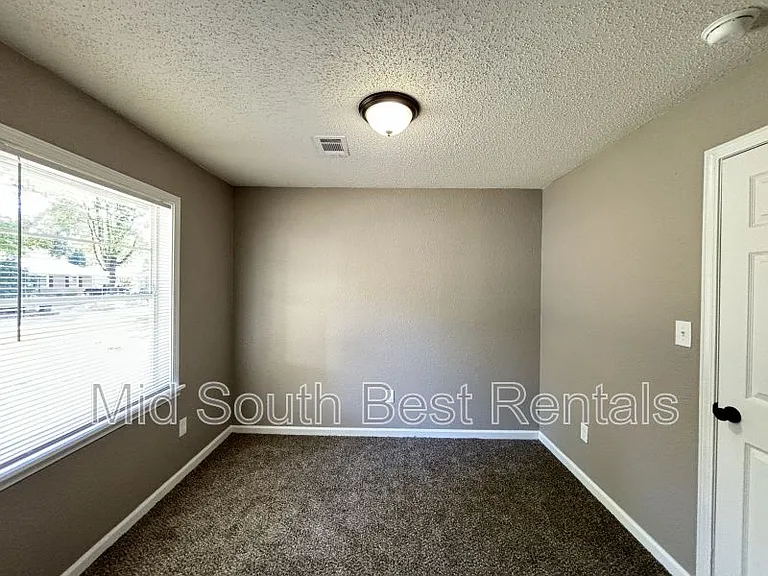 5617 Shamrock Dr — Photo 7