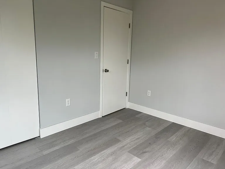 St George Apartments — Photo 25