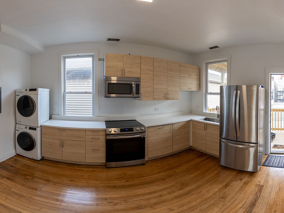 1st image of 1929 W Melrose St Floor 2