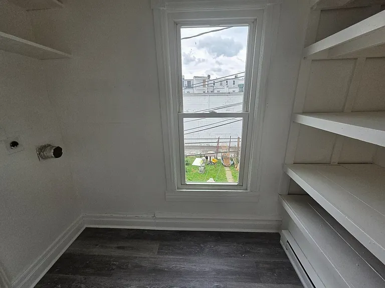 924 W Washington St — Photo 4