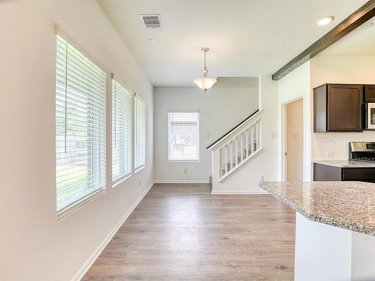 407 Magnolia St — Photo 15