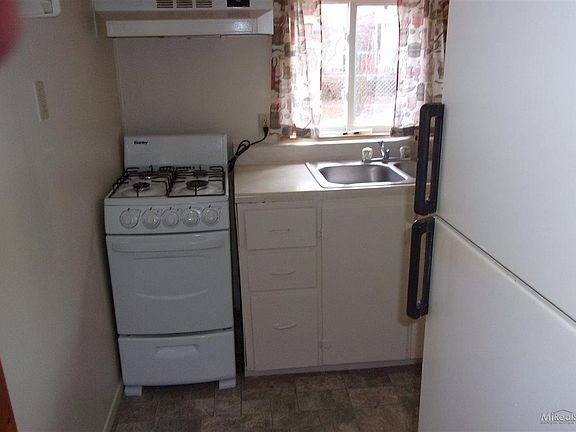 5th image of 127 S Parker St
