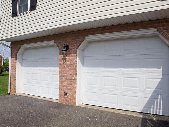 4th image of 1196 Woods End Ln