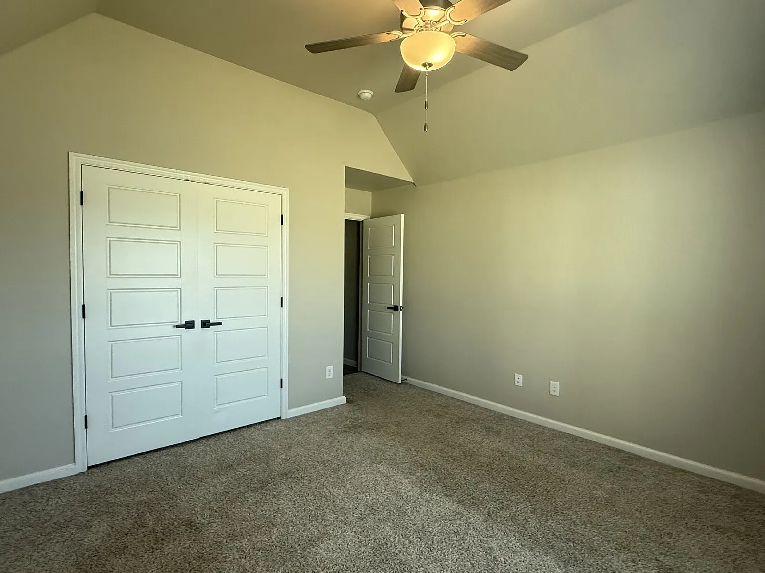 4 bed, 3.5 bath, 2484 sqft, $2,995 — Photo 3