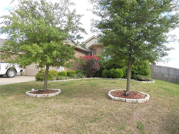 2nd image of 718 Bayou Dr