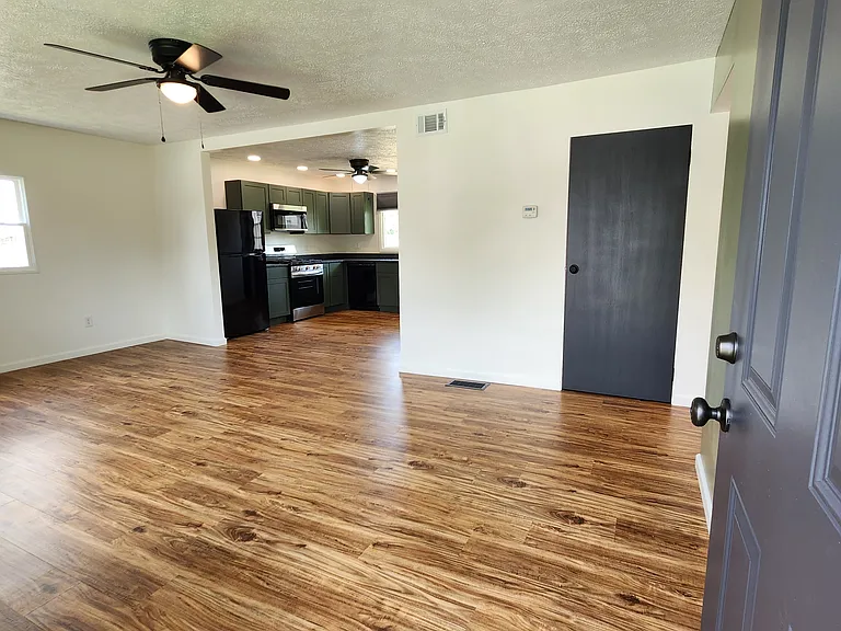 213 Victoria Dr — Photo 1