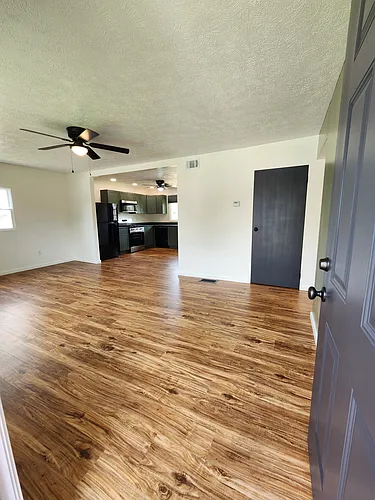 213 Victoria Dr Photo 1