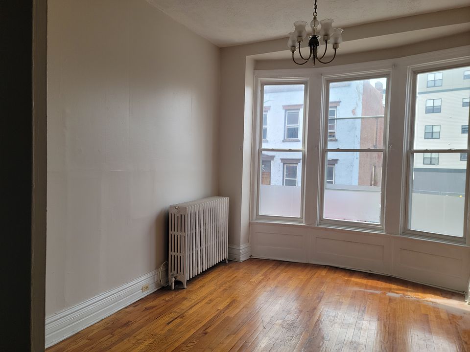 1st image of 2136 5th Ave APT 1
