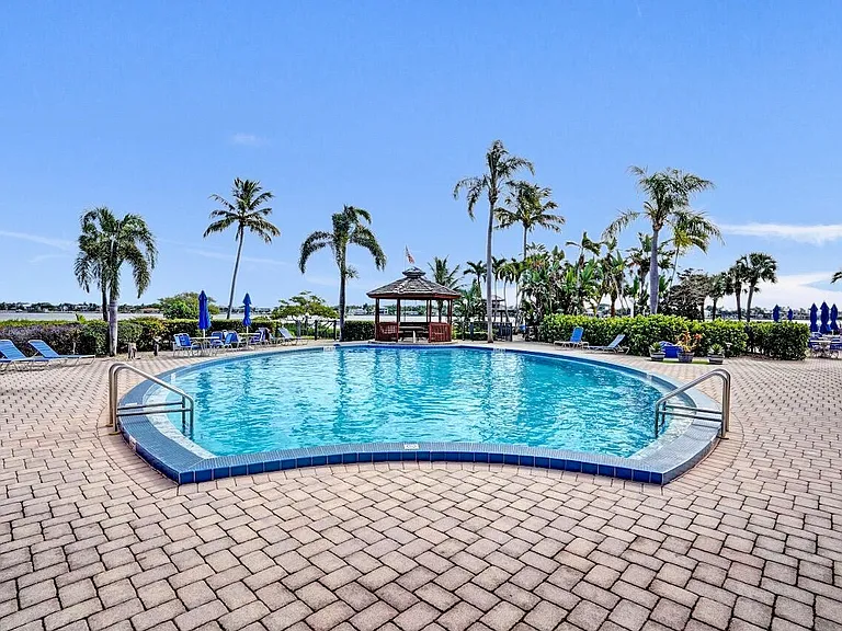 107 Half Moon Cir #H1 — Photo 48