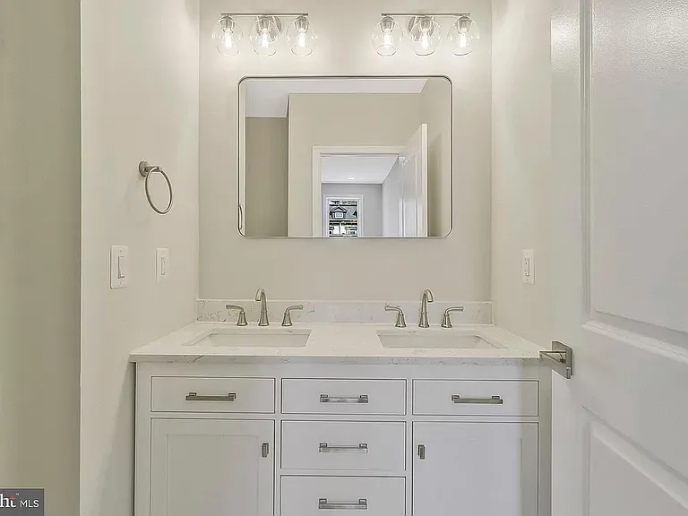 444 Kenyon St NW — Photo 24