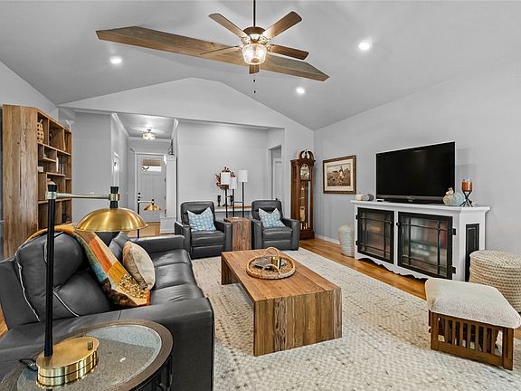 5th image of 6204 S 61st St