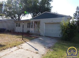 205 NE Pine Ln, Topeka, KS 66617