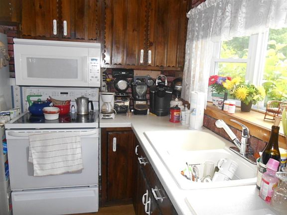 4th image of 49 Roosevelt St