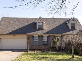 516 Terrace Dr, Radcliff, KY 40160