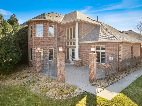 225 W Canyon Dr, Hudson, WI 54016
