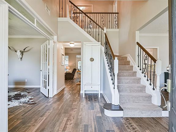 3rd image of 13526 Robin Hill Ct